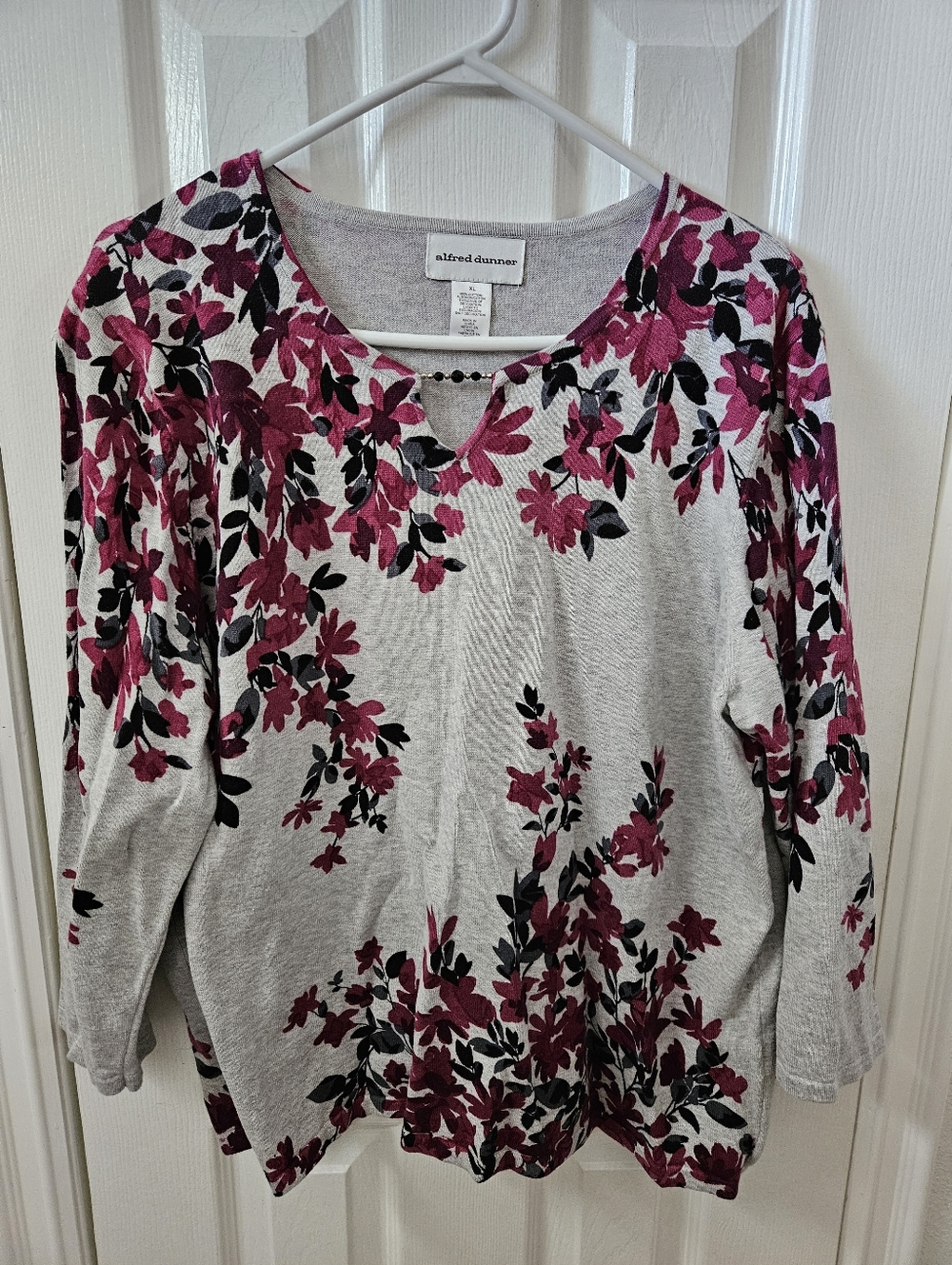 Alfred Dunner L 3/4 Sleeve Blouse with Silver Beads at Center Neck